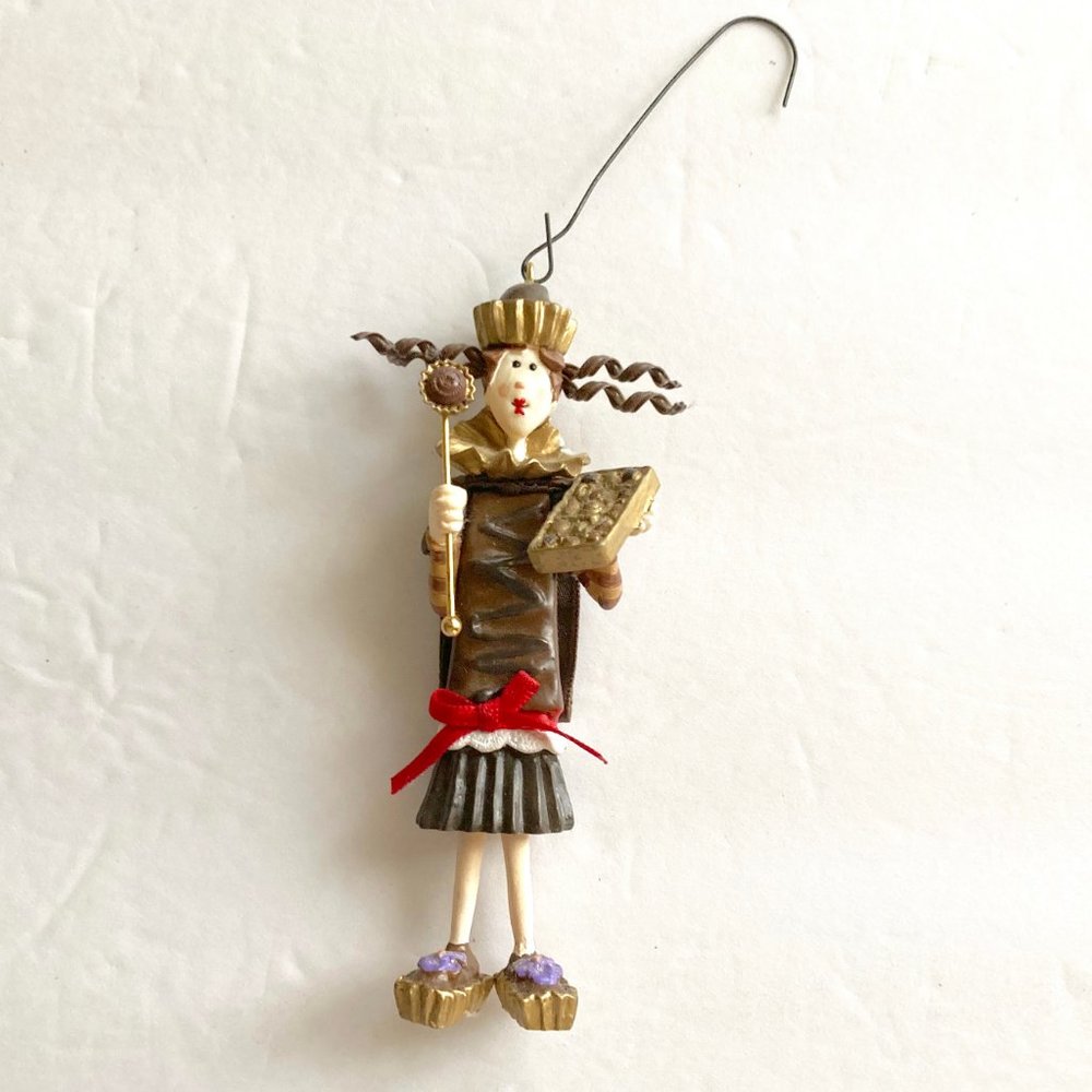 Hallmark 2005 Queen of Chocolate Ornament - Picture 8 of 8